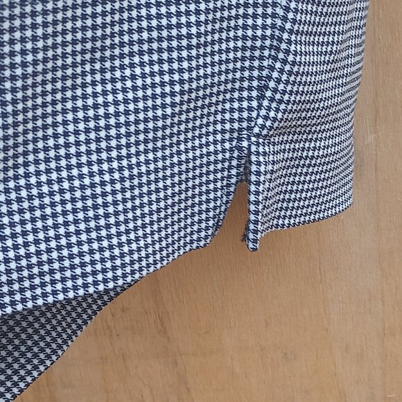 Elegant Houndstooth Checkered Shorts by Rafaella. - Picture 3 of 6